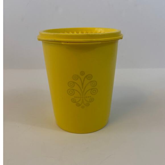 Tupperware Bundle of 4 Pieces Yellow Measuring Cups Strainer Canister and Bowl - Picture 8 of 9